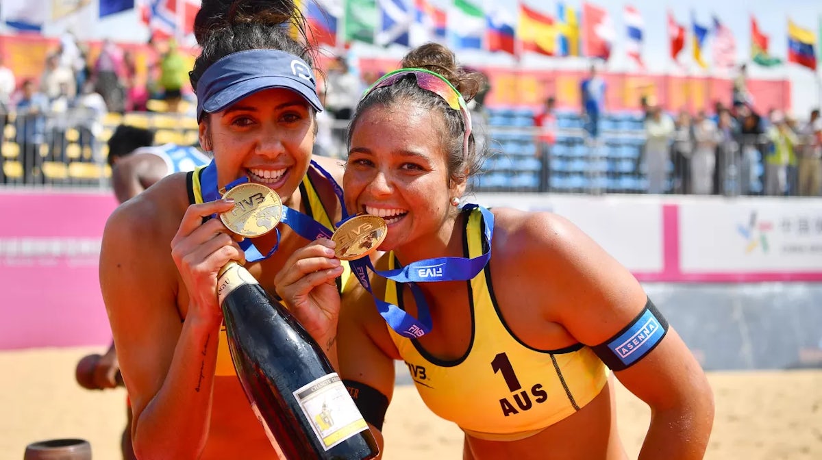 Artacho del Solar and Clancy claim first World Title victory