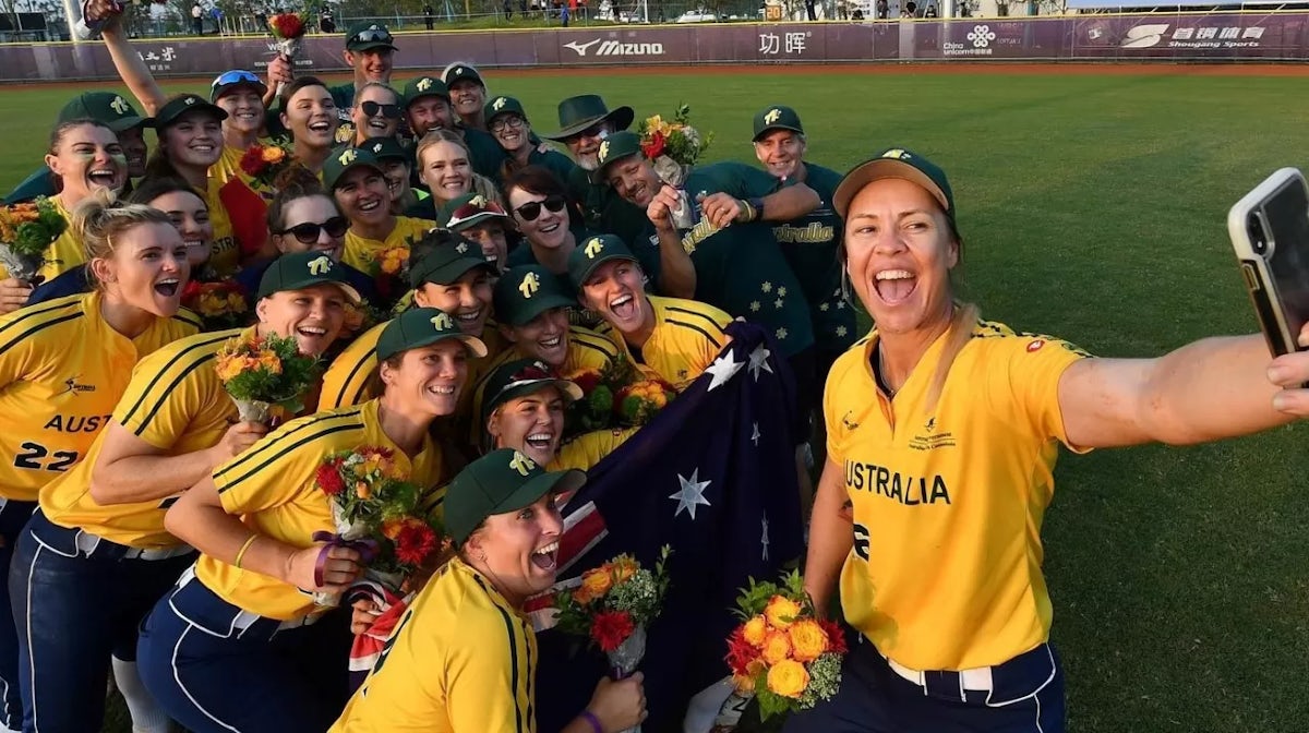 Aussie Spirit selfie - Softball Australia