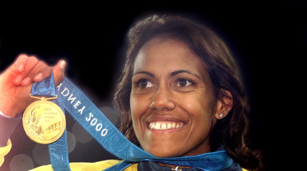 Cathy Freeman of Australia celebrates with her Gold medal after winning the Women's 400m final at the Sydney 2000 Olympic Games, Sydney Australia. DIGITAL IMAGE. Mandatory Credit: Hamish Blair/ALLSPORT