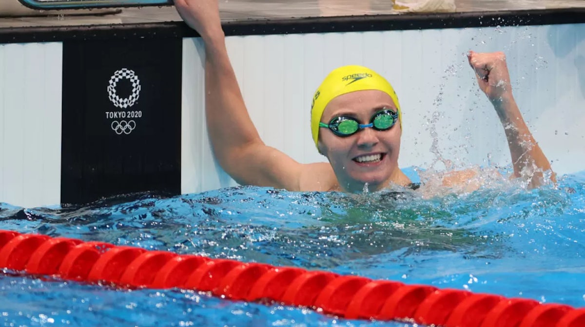 Ariarne Titmus celebrates winning the 200m freestyle at Tokyo 2020