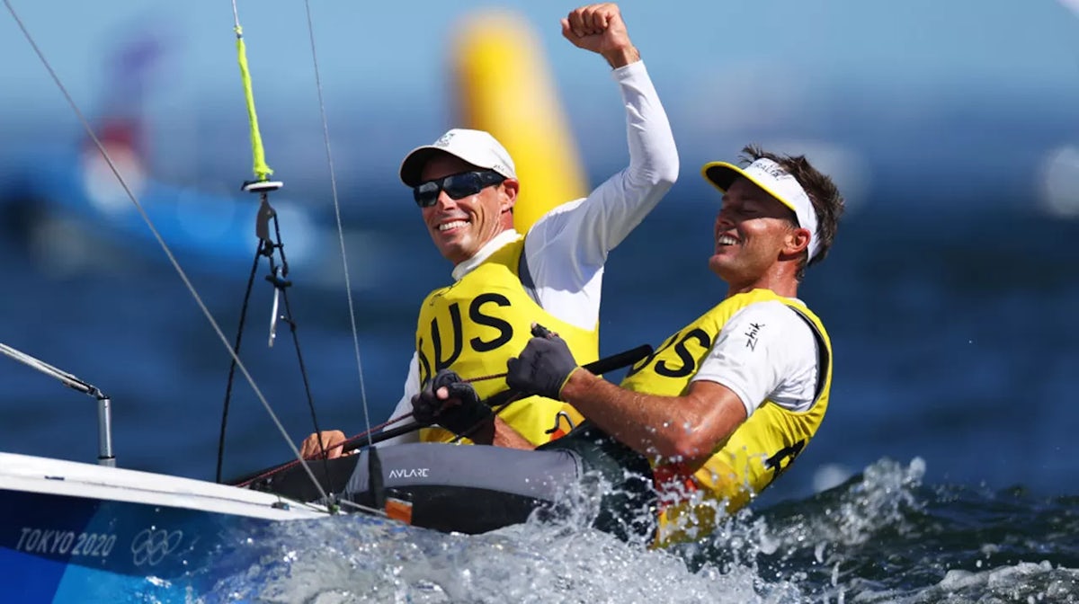  Mathew Belcher (L) and Will Ryan of Team Australia celebrate winning gold in the Men's 470 class on day twelve of the Tokyo 2020 Olympic Games at Enoshima Yacht Harbour on August 04, 2021 in Fujisawa, Japan